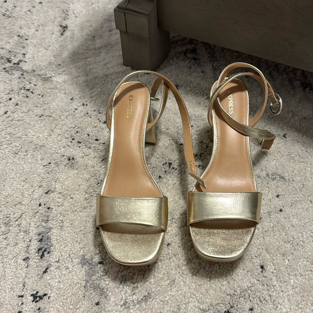 Express gold synthetic leather platform sz 11